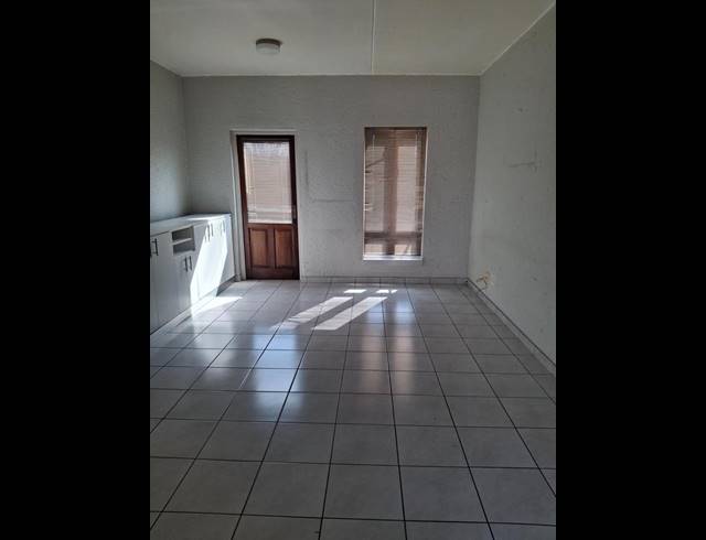 1 BEDROOM PROPERTY TO RENT IN MONTGOMERY PARK